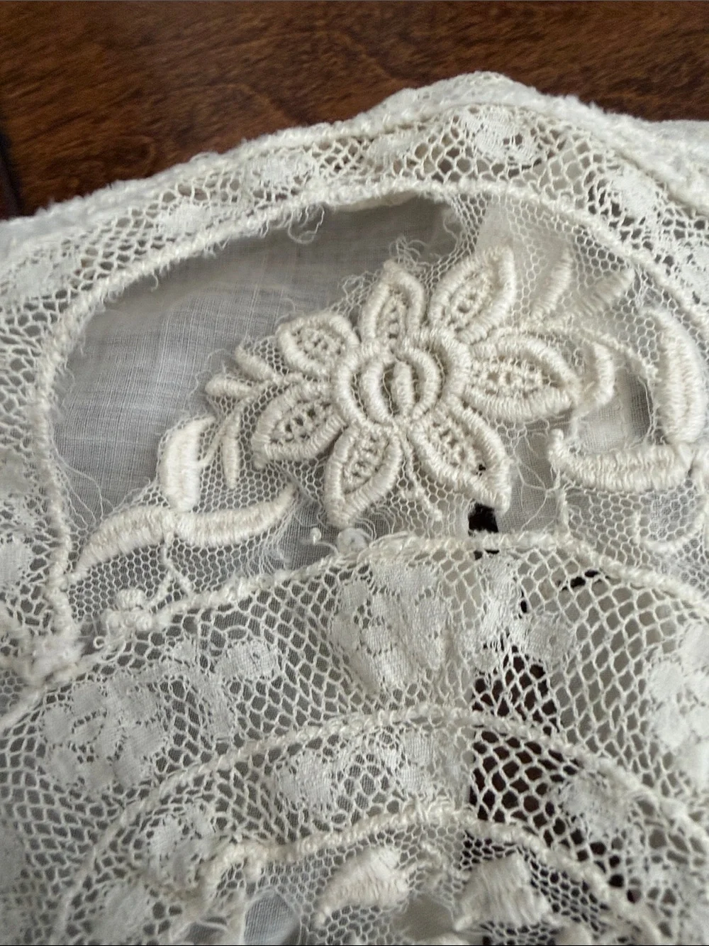 Vintage Hot Rolls Lace Embroidered Bread Roll Basket Liner Linen Set